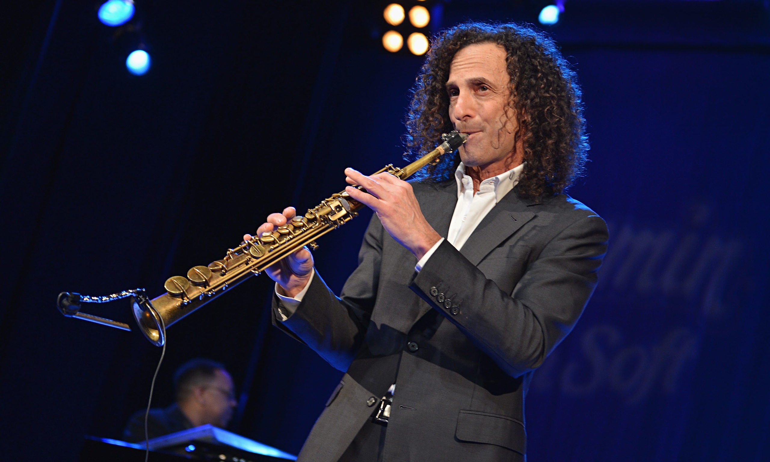 Delta Joins the Airline Abuse Movement After Kenny G Holds Impromptu